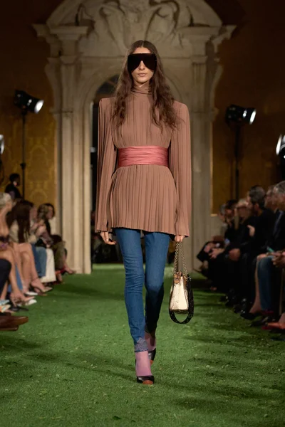 Look 18
